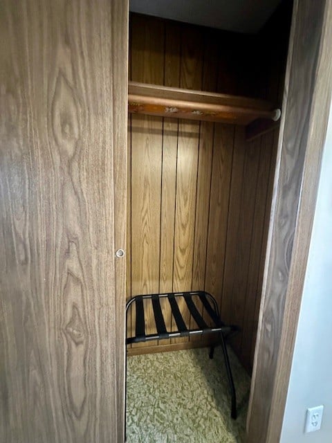 river-queen-closet river-queen-closet